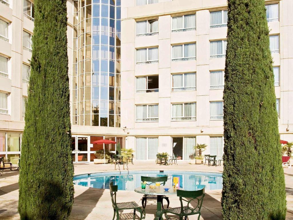 Bazén v ubytování Novotel Suites Montpellier Antigone nebo v jeho okolí
