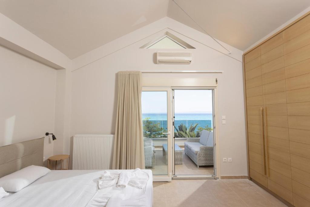 Posteľ alebo postele v izbe v ubytovaní Villa The View - Beachfront, 5 Bedrooms, BBQ, View