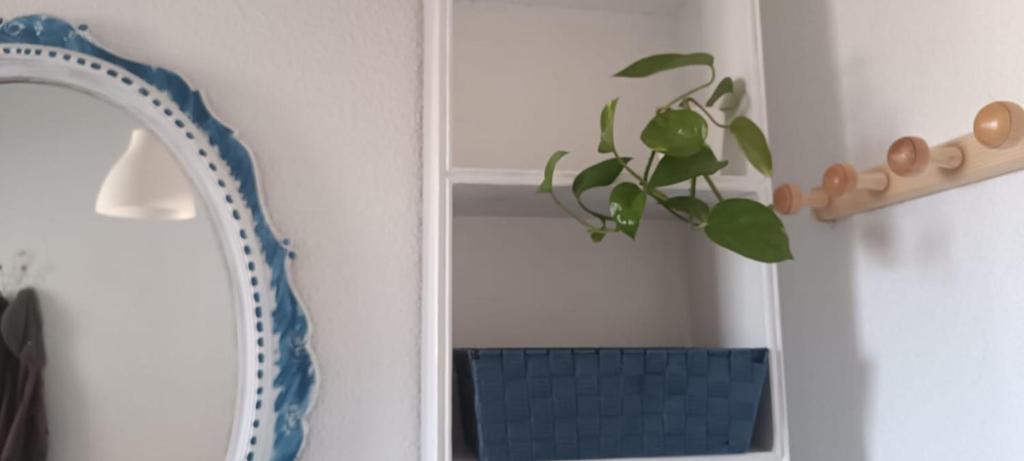 Fotografia z galérie ubytovania BLUE DOUBLE PRIVATE ROOM AT FRONT BEACH - HABITACION en la playa piso compartido v destinácii Valencia