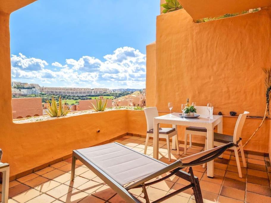 Balkón nebo terasa v ubytování Apartment in Coto Real Duquesa - sea view & pools