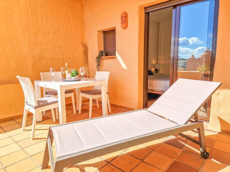 Balkón nebo terasa v ubytování Apartment in Coto Real Duquesa - sea view & pools