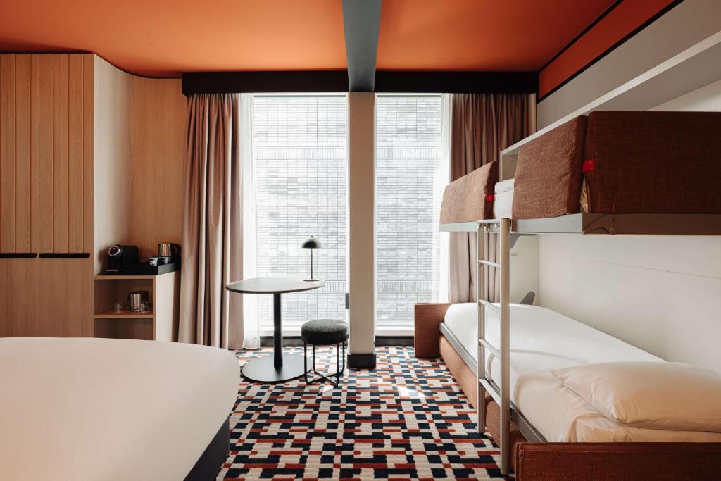 
Family Room with King Bed And Bunk Beds
