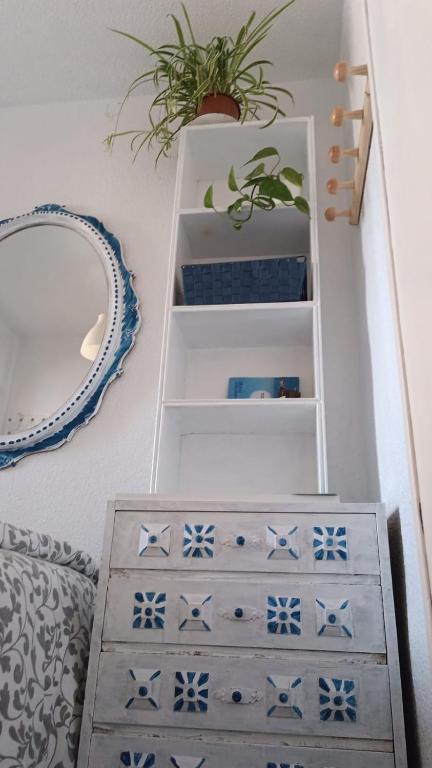 Fotografia z galérie ubytovania BLUE DOUBLE PRIVATE ROOM AT FRONT BEACH - HABITACION en la playa piso compartido v destinácii Valencia