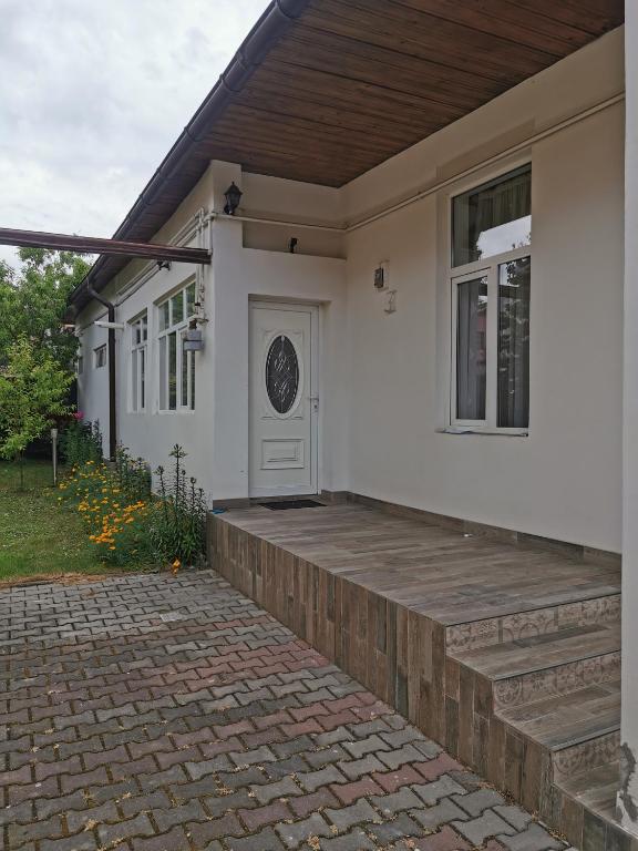 Five b - Housity