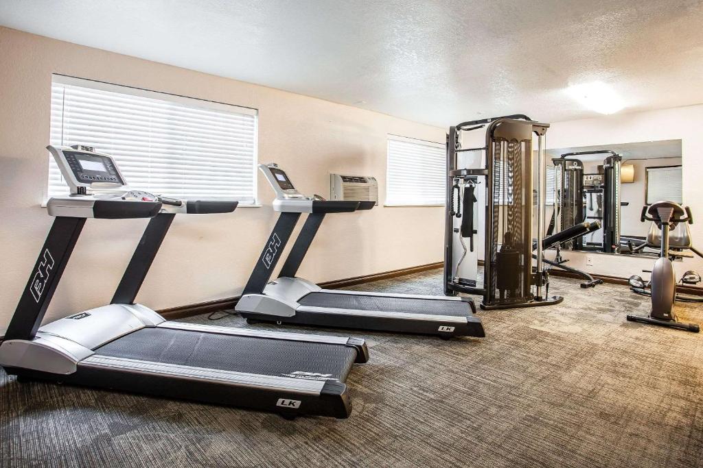 Fitness centrum a/nebo fitness zařízení v ubytování Clarion Inn Renton-Seattle