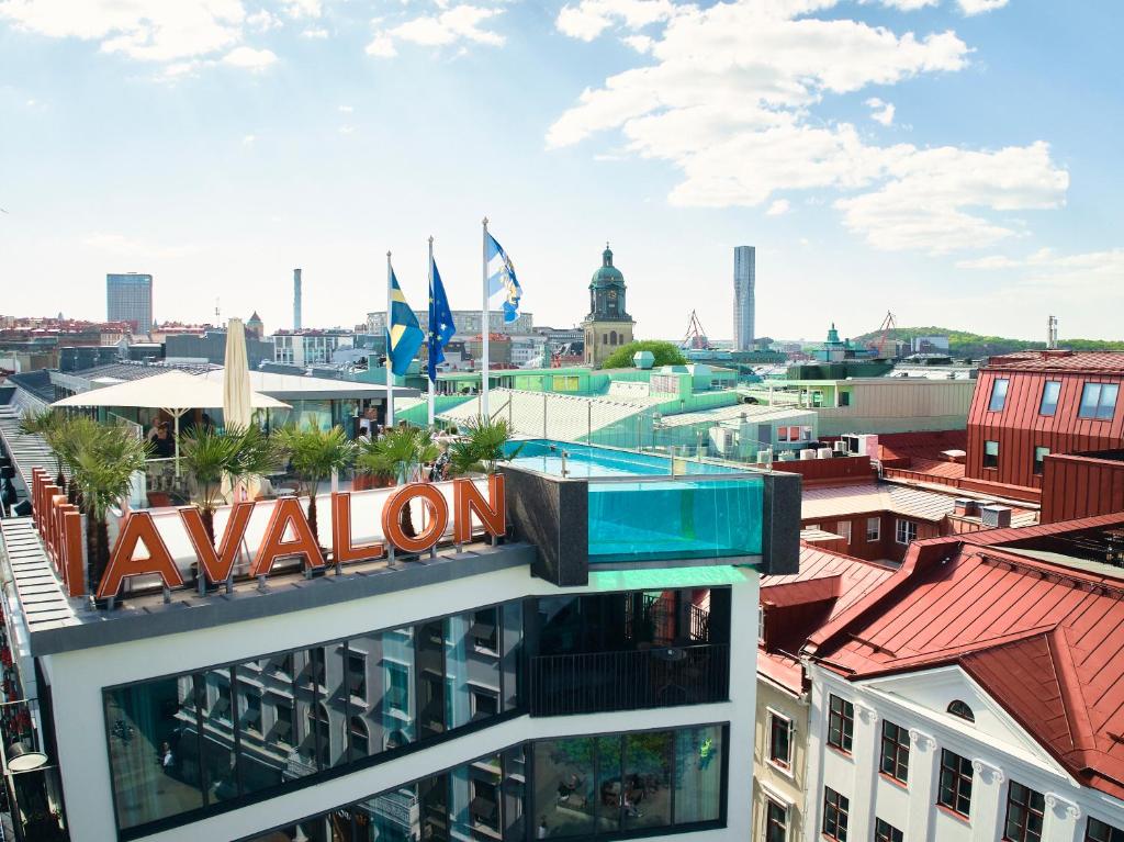 vista sulla città dal tetto di un edificio di Avalon Hotel a Göteborg