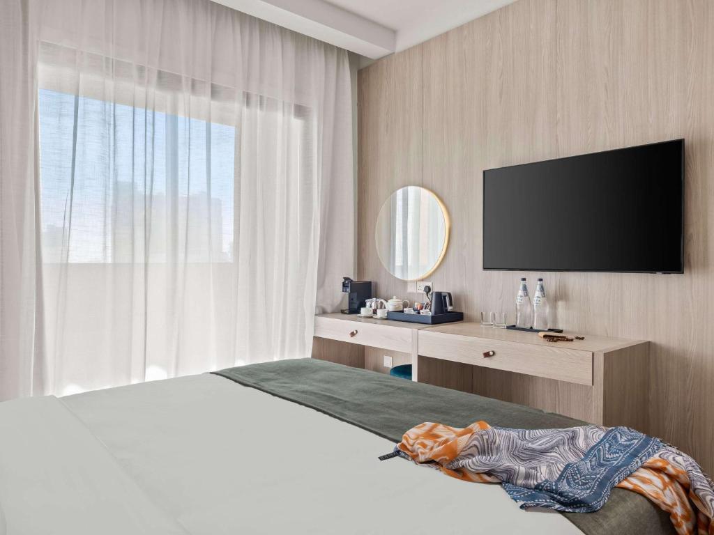 Postel nebo postele na pokoji v ubytování Mercure Larnaca City