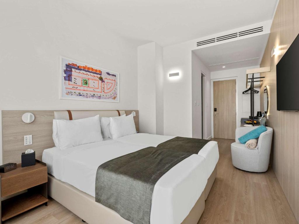 Postel nebo postele na pokoji v ubytování Mercure Larnaca City