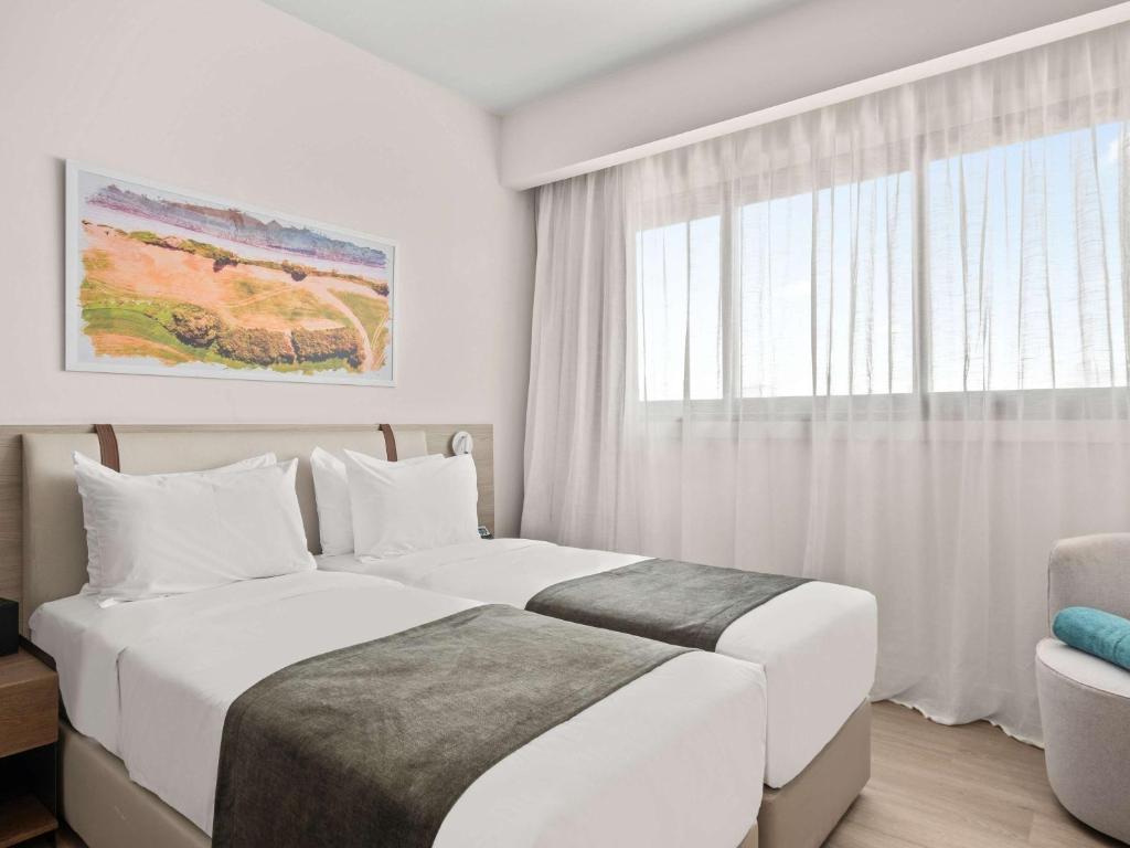 Postel nebo postele na pokoji v ubytování Mercure Larnaca City