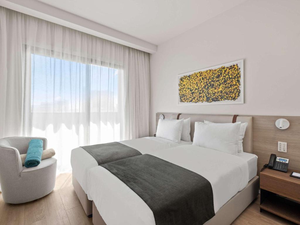 Postel nebo postele na pokoji v ubytování Mercure Larnaca City