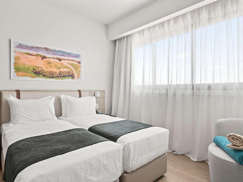Postel nebo postele na pokoji v ubytování Mercure Larnaca City