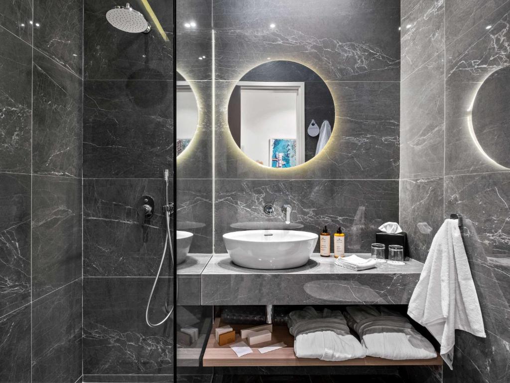 Koupelna v ubytování Mercure Larnaca City