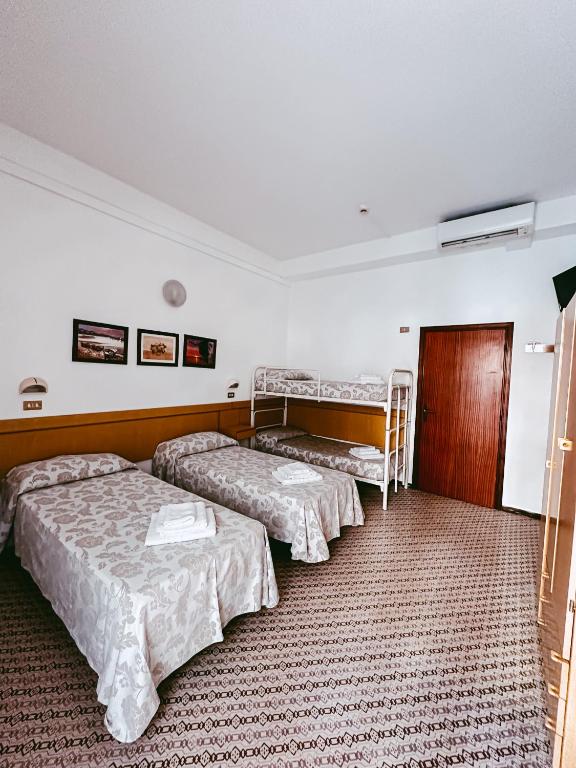 Postel nebo postele na pokoji v ubytování Hotel Paglierani - Nuova gestione 2024
