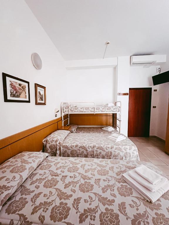 Postel nebo postele na pokoji v ubytování Hotel Paglierani - Nuova gestione 2024