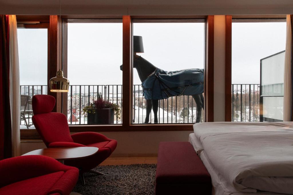 Postel nebo postele na pokoji v ubytování Avalon Hotel