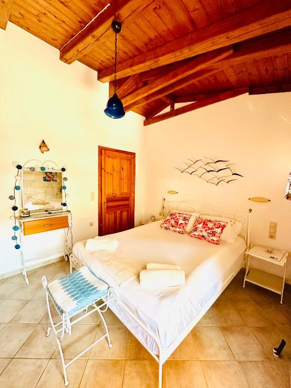 Postel nebo postele na pokoji v ubytování Deep Blue Villas