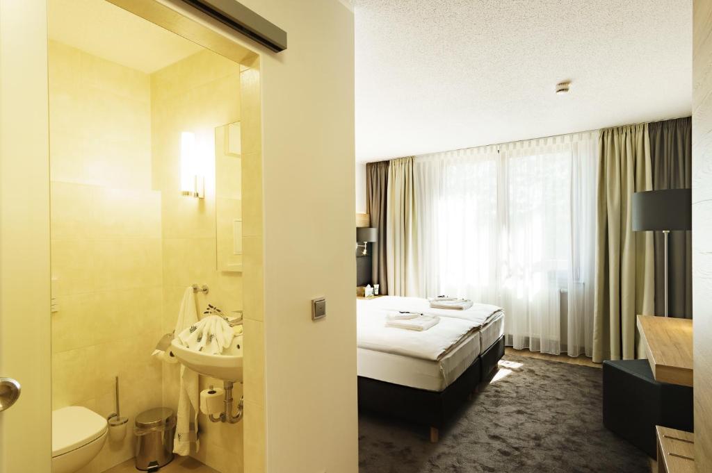 Residenz am Berg - Deluxe Double Room With Shower