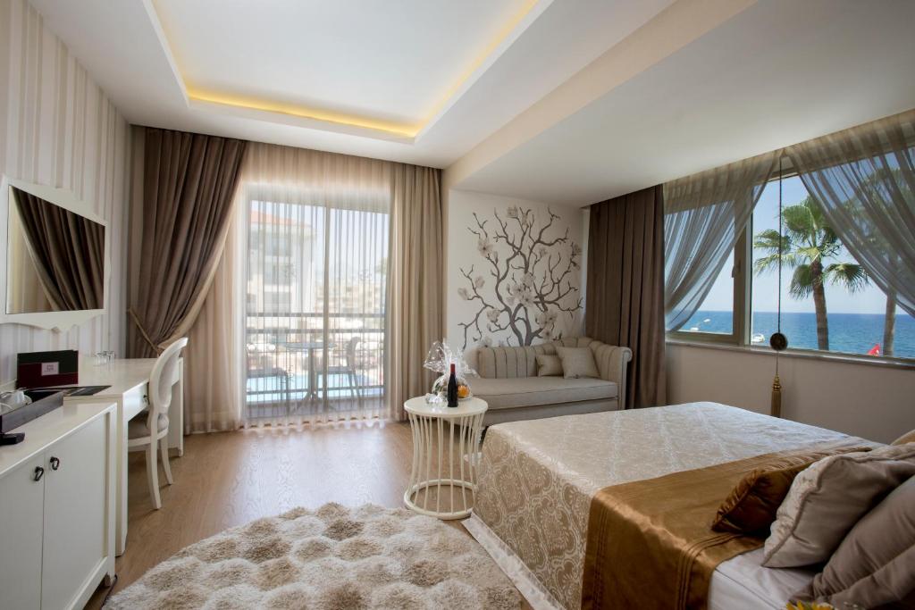 Postel nebo postele na pokoji v ubytování Fame Residence Kemer & Spa