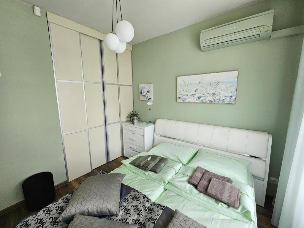Postel nebo postele na pokoji v ubytování Bright Inn - Holiday & Business Apartment