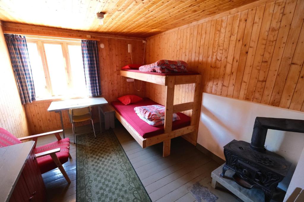 Postel nebo postele na pokoji v ubytování Stamsund Hostel