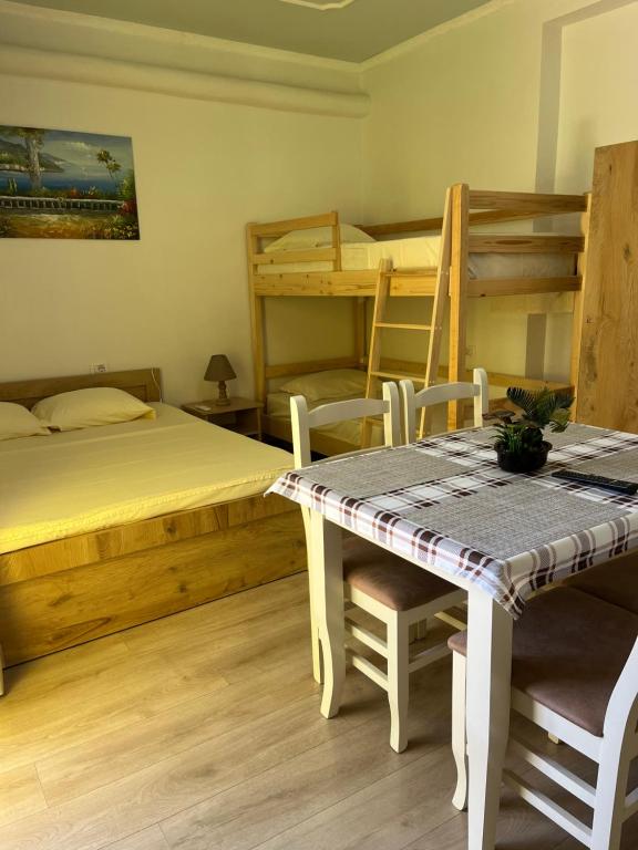 Postel nebo postele na pokoji v ubytování Guesthouse Kristi & Mari