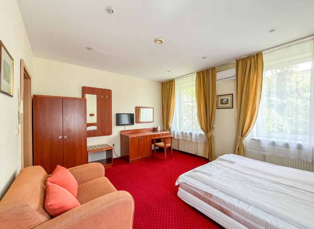 Fry House Hostel - 15min to Dworzec Zachodni, 5min to Klub Progresja - Double Room With Private Bathroom