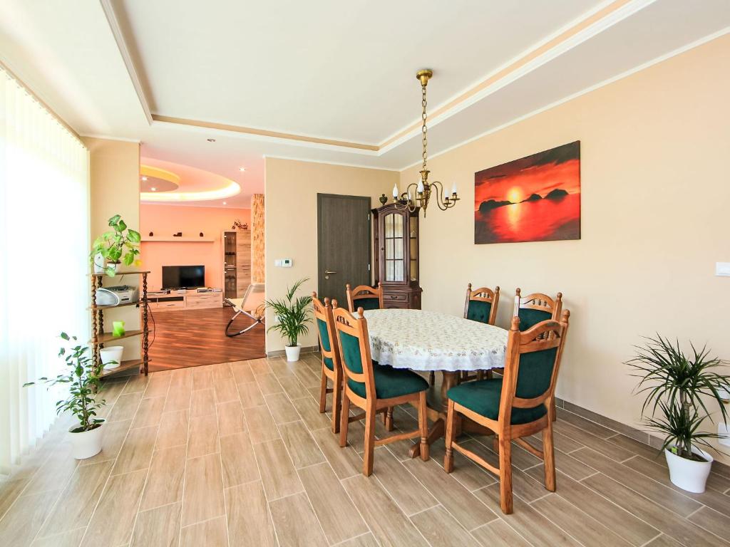 Kuchyňa alebo kuchynka v ubytovaní Apartment Beige by Interhome