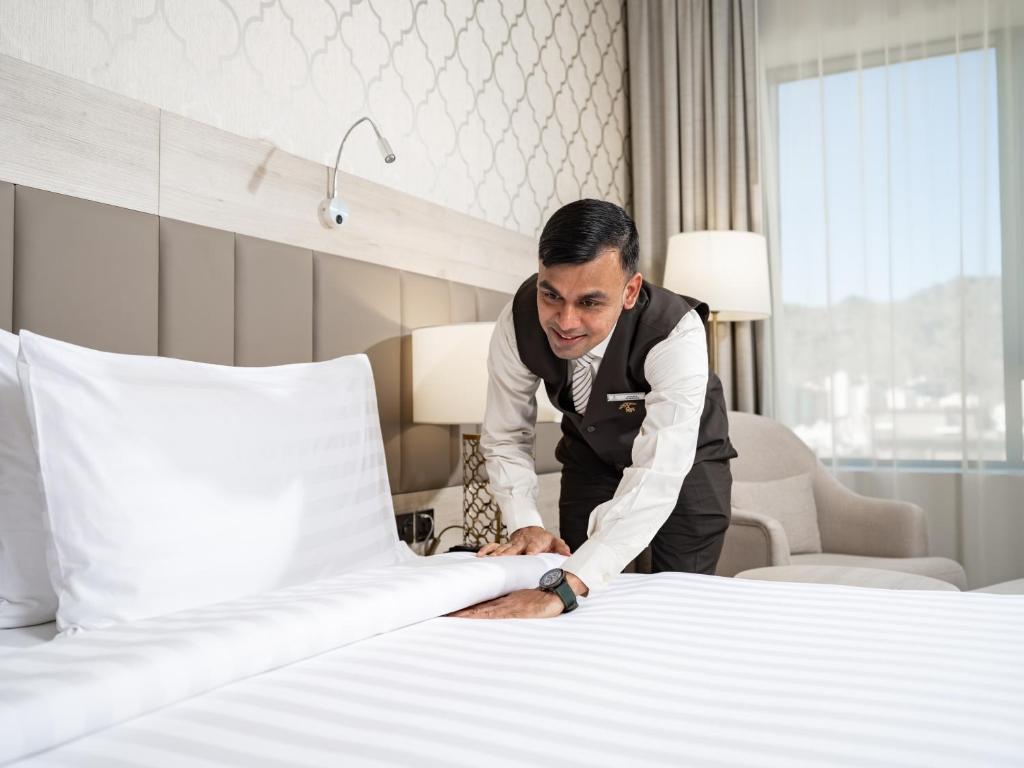 Postel nebo postele na pokoji v ubytování Wirgan Hotel Al Azizyah