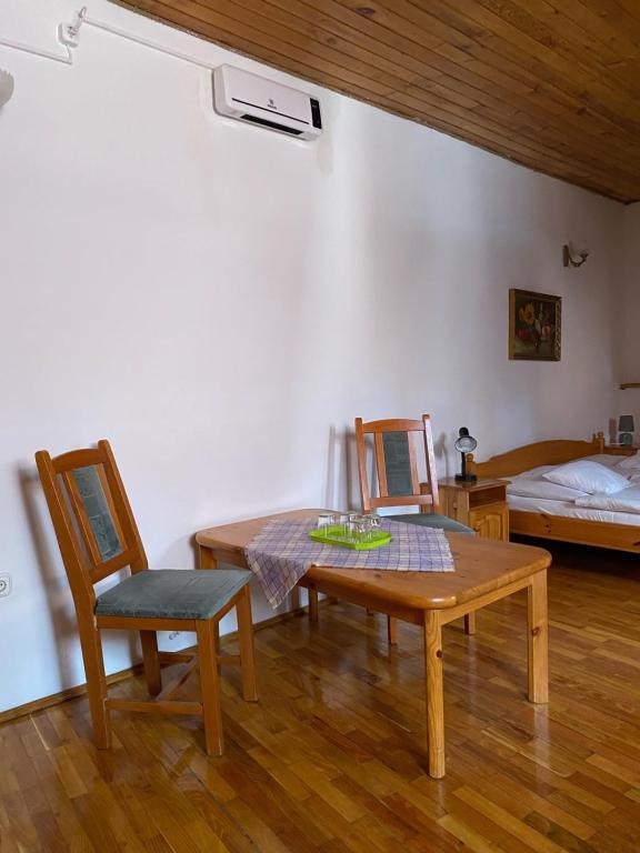 TV a/nebo společenská místnost v ubytování Katalinkert Panzió