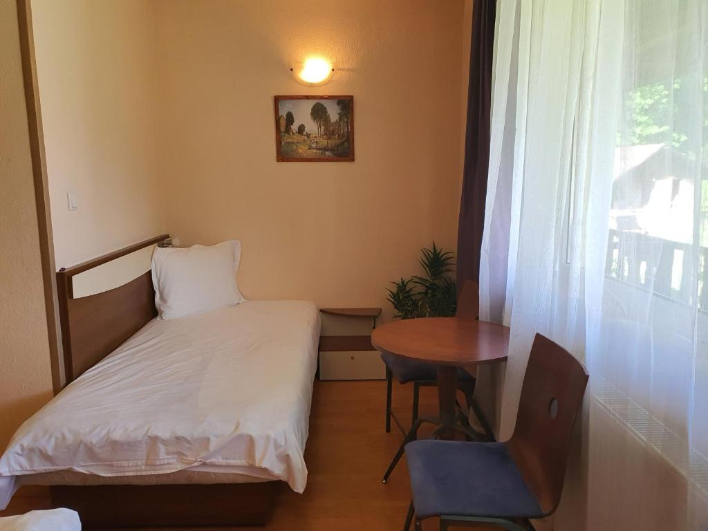 Postel nebo postele na pokoji v ubytování GUEST HOUSE TONI СТАИ за ГОСТИ ТОНИ