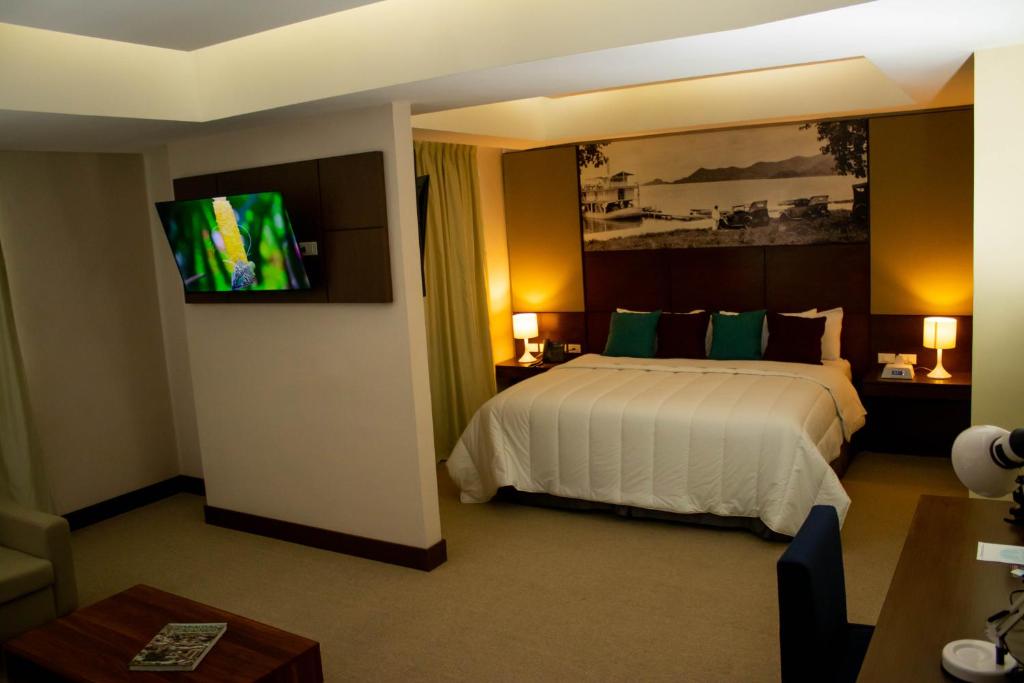 Hotel Manantial Valencia - Housity