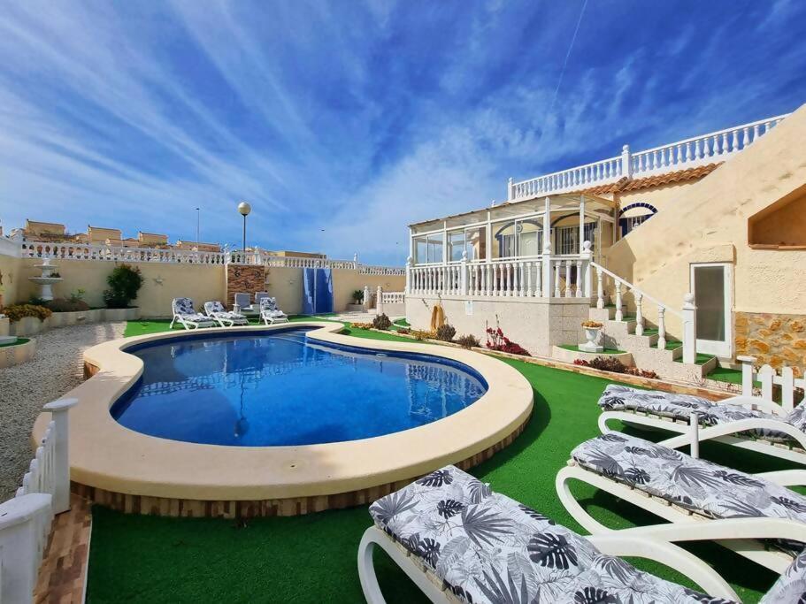 Bazén v ubytování Tu chalet con piscina privada nebo v jeho okolí