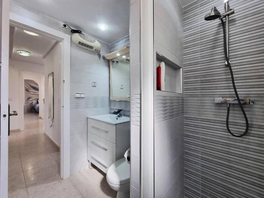 Koupelna v ubytování Tu chalet con piscina privada