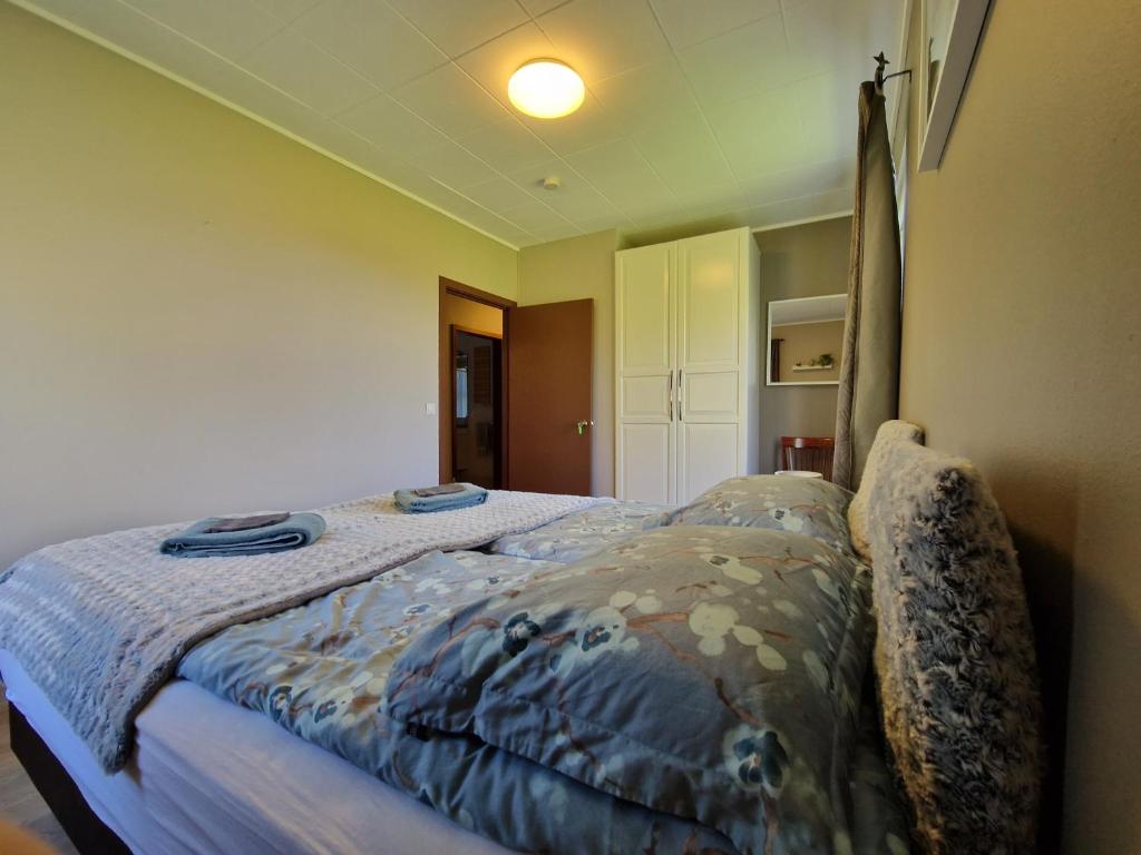 Postel nebo postele na pokoji v ubytování Helgafell Guesthouse