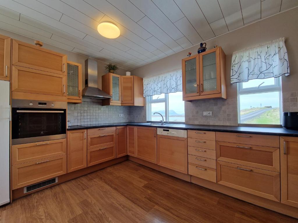 Kuchyň nebo kuchyňský kout v ubytování Helgafell Guesthouse