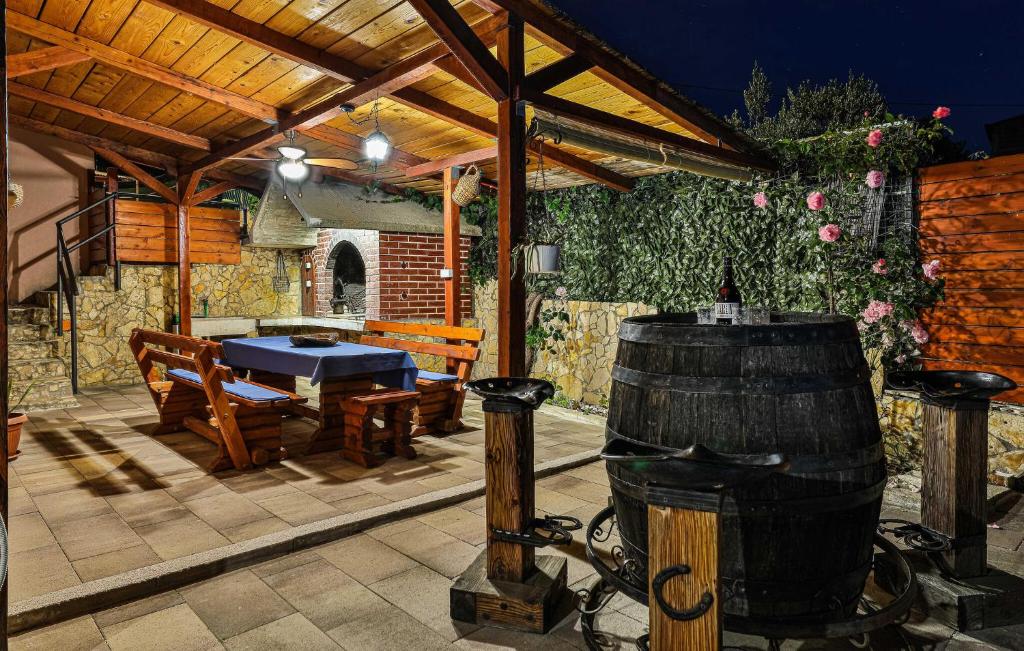 Fotografia z galérie ubytovania Pet Friendly Home In Kastel Kambelovac v destinácii Kaštela