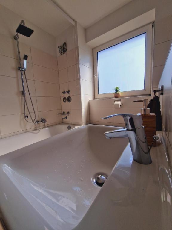 Koupelna v ubytování Fully equipped two-room apartment with balcony