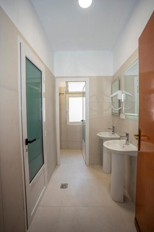 Bilik mandi di Siesta Hostel - City Center