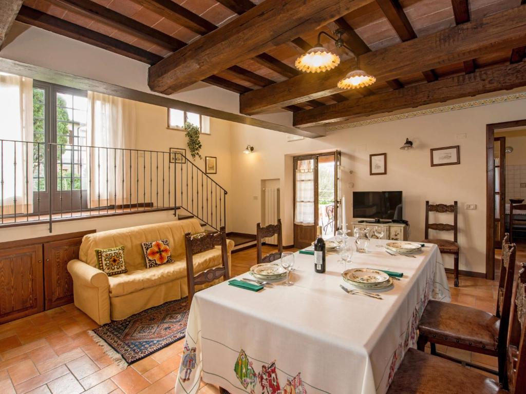 Telewizja i/lub zestaw kina domowego w obiekcie Holiday Home Casa Graziani-1 by Interhome