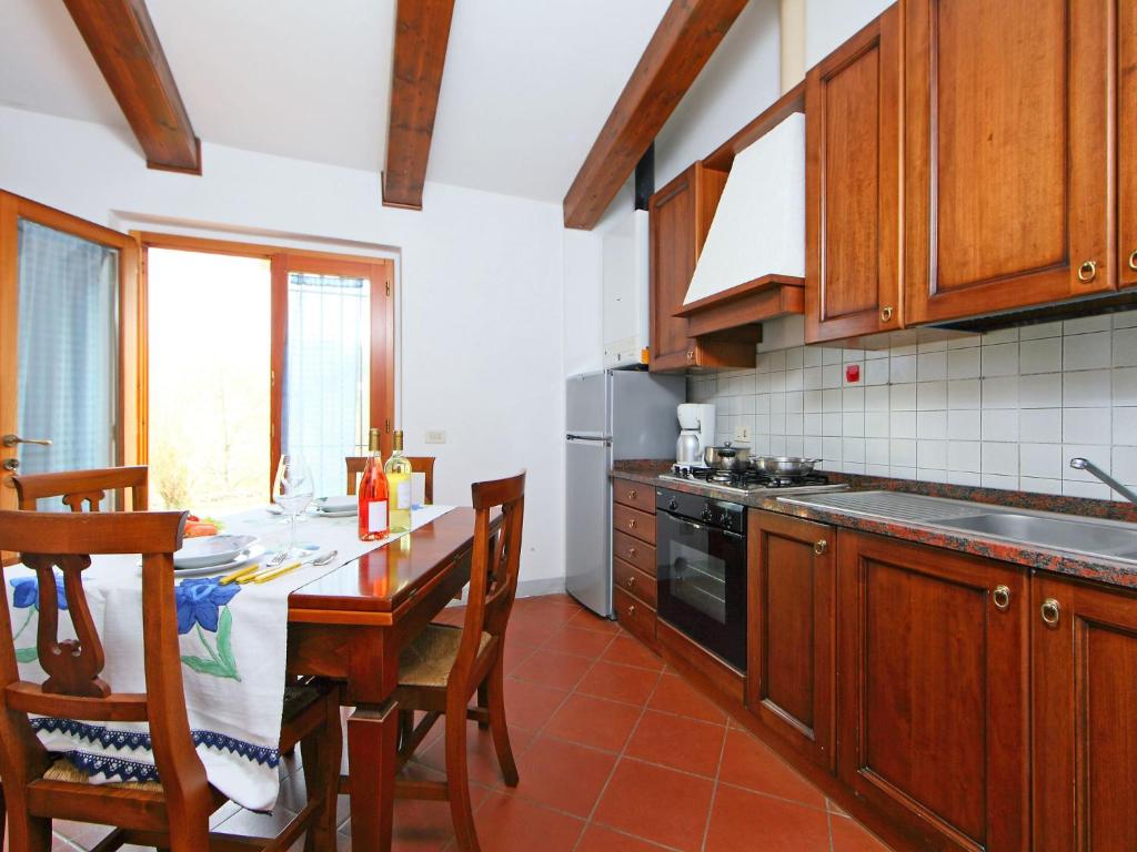 Kuchyňa alebo kuchynka v ubytovaní Apartment Noemi by Interhome