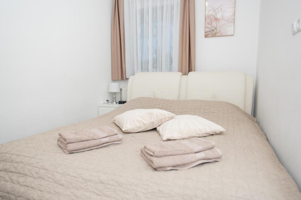 Postel nebo postele na pokoji v ubytování Apartments Šentvid