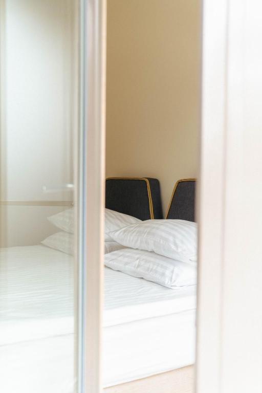 Postel nebo postele na pokoji v ubytování Mana Suites & Sea