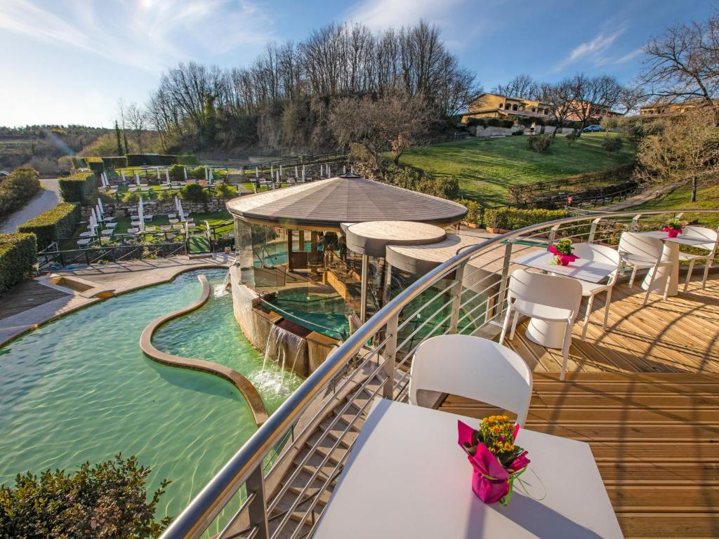 Basen w obiekcie Holiday Home Thermae Villa 34 by Interhome lub w pobliżu