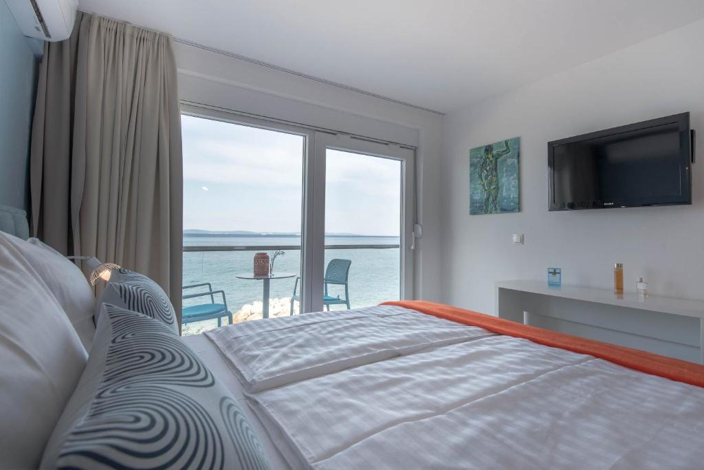 Posteľ alebo postele v izbe v ubytovaní Beachfront Apartments Zanic