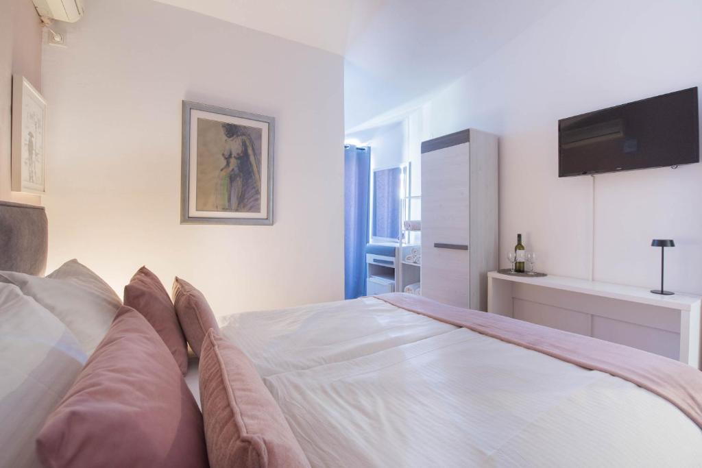 Posteľ alebo postele v izbe v ubytovaní Beachfront Apartments Zanic