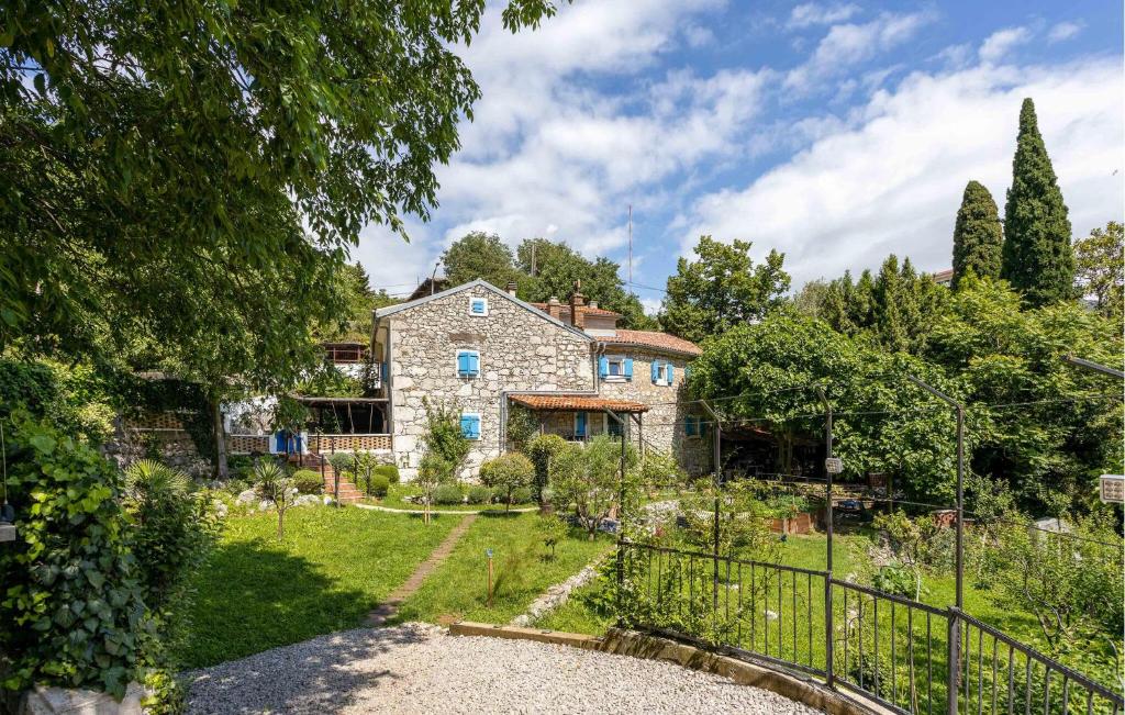 Κήπος έξω από το Gorgeous Home In Rijeka With Kitchen