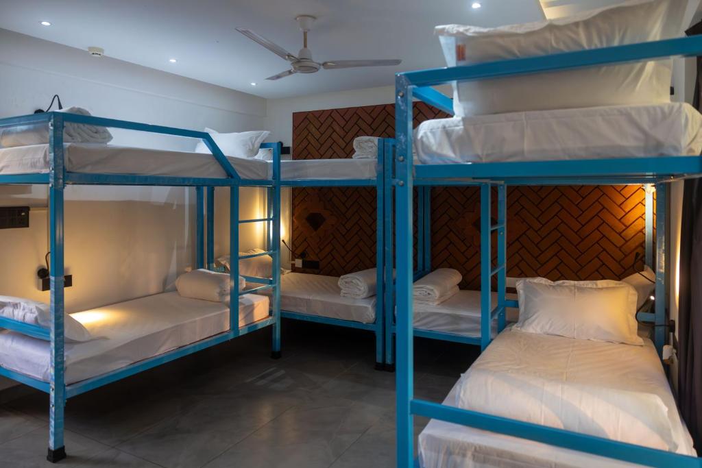 Postel nebo postele na pokoji v ubytování DownTown Hostels - Anjuna
