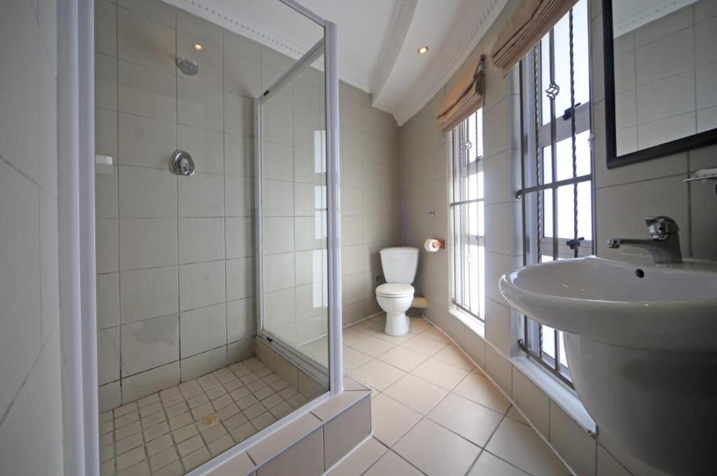 Savoy Lodge - Budget Standard Twin Room