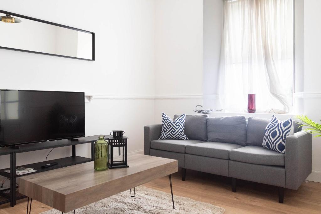 Tilly House, Tillicoultry (updated prices 2024)