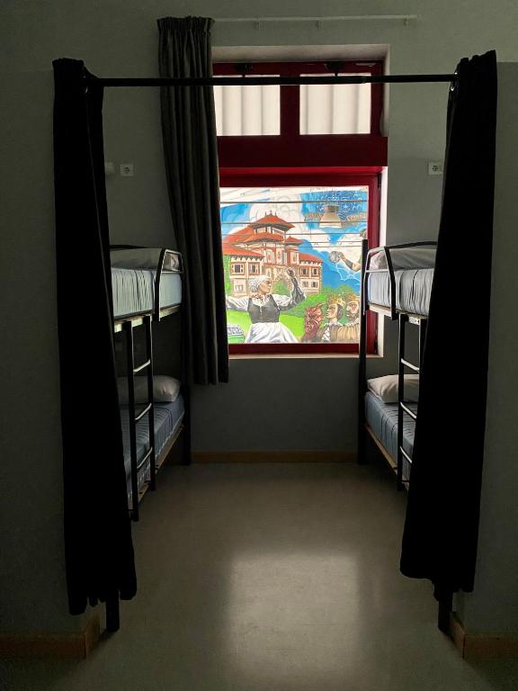 Albergue de Villava - 18床位混合宿舍间的床位 - 带共用浴室